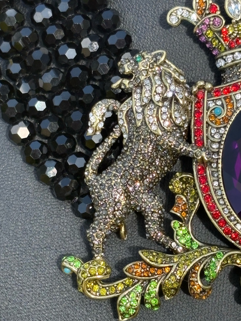 Heidi Daus 'House of Daus' Lion Crest Black Beaded Pendant - Picture 8 of 10
